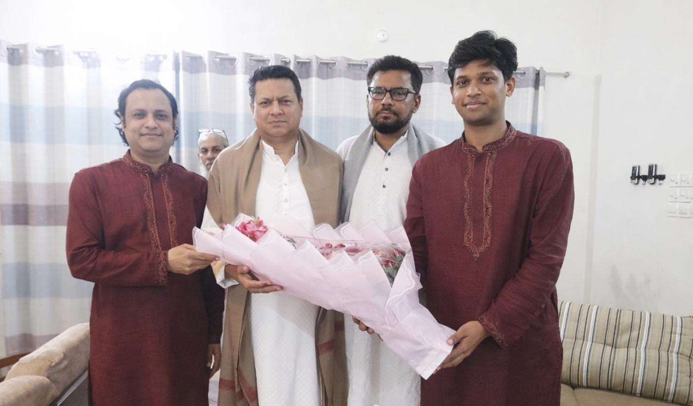 কুমিল্লা বরুড়ায় প্রিয় নেতাকে ফুলেল ভালোবাসা